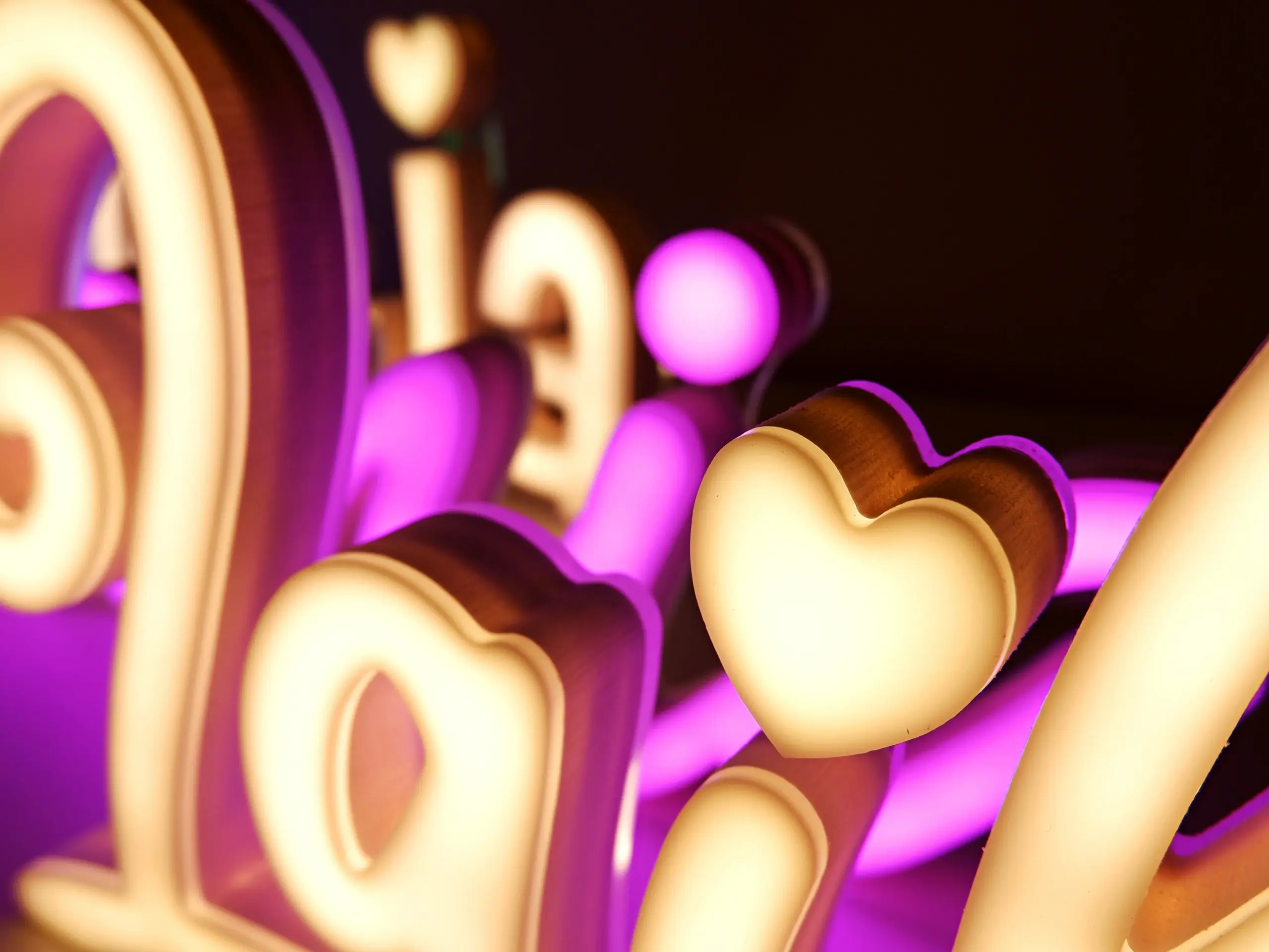 customowe neony LED personalizowane wykonane w technice liter przestrzenych 3D