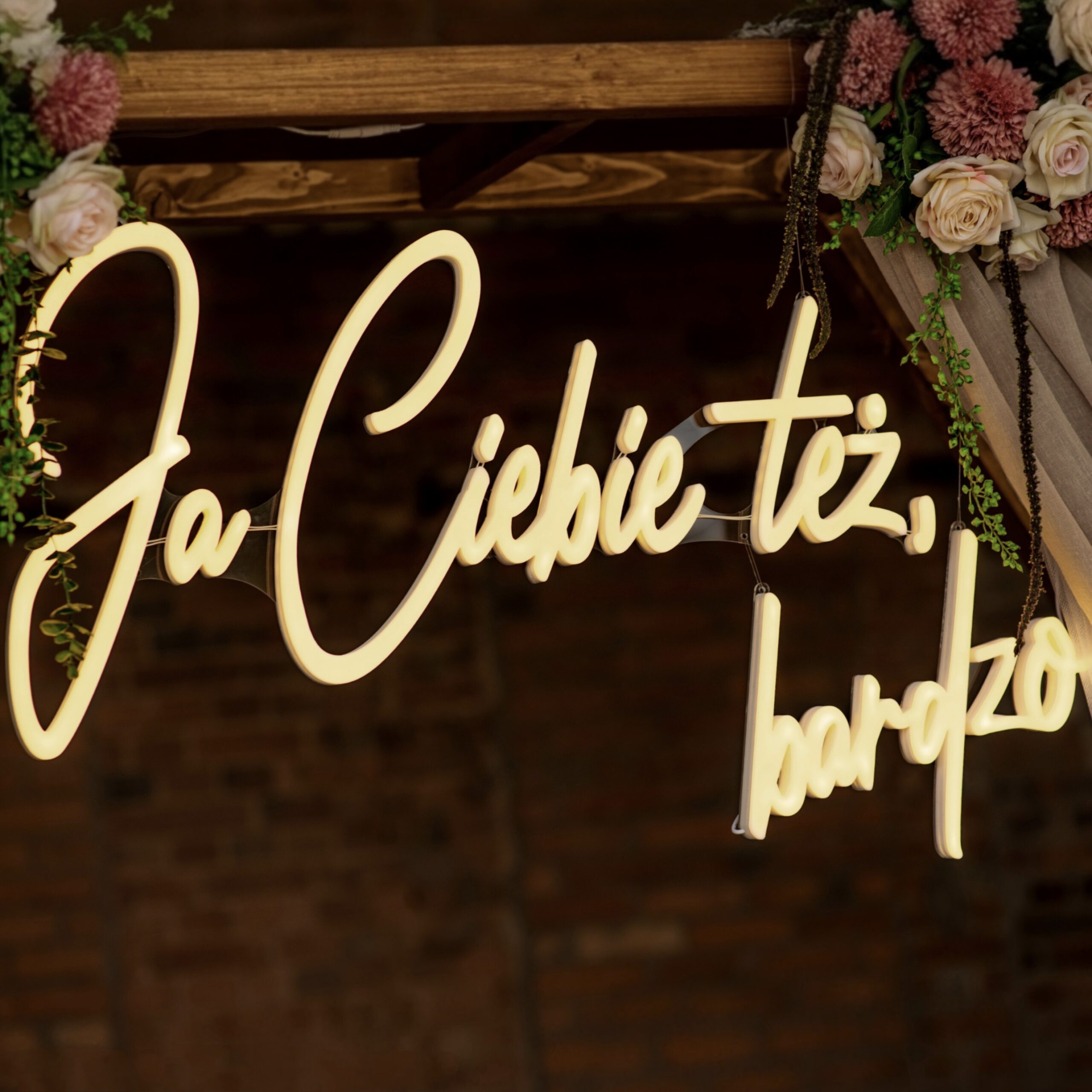 Neon LED o treści "Ja Ciebie też, bardzo" 2