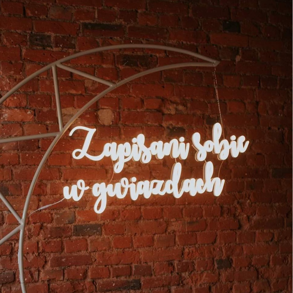 Neon LED o treści "Zapisani sobie w gwiazdach" 3
