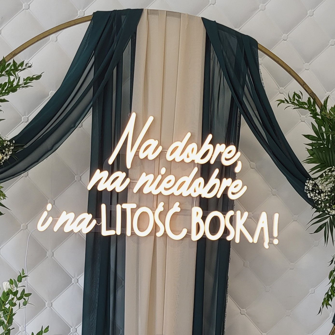 Neon LED o treści "Na dobre, na niedobre i na litość boską" 2